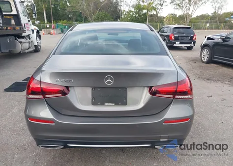 2020 Mercedes-Benz A 220 z USA, uszkodzony, nr VIN WDD3G4EB0LW041889